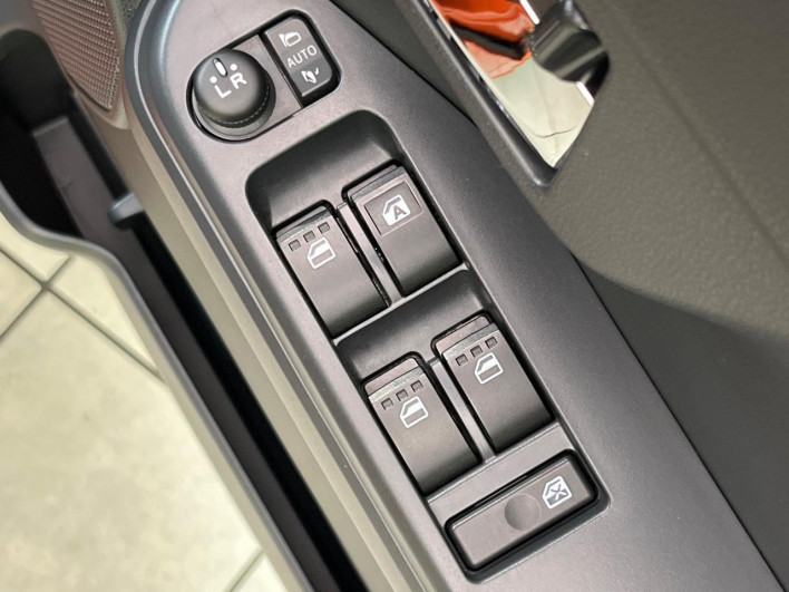 2017 Daihatsu Wake DBA-LA700S (UW-6a263243e6dbb)[6]