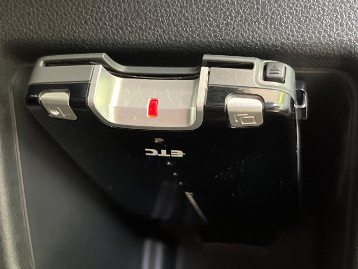 2015 Daihatsu Wake DBA-LA710S (UW-6a26324449146)[18]
