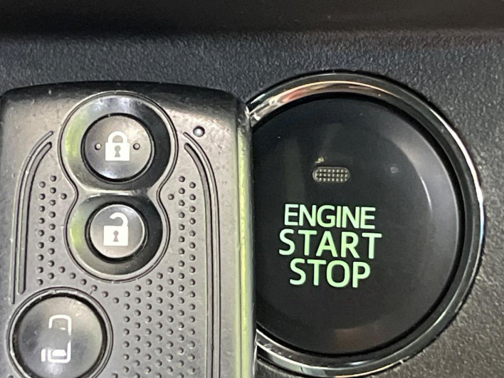 2015 Daihatsu Wake DBA-LA710S (UW-6a26324449146)[20]