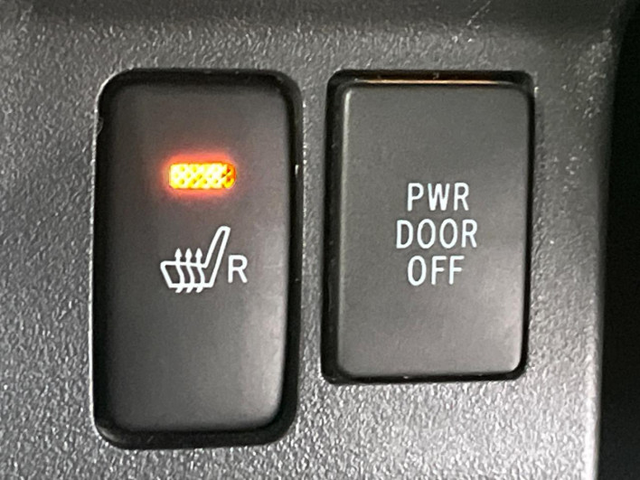 2015 Daihatsu Wake DBA-LA710S (UW-6a26324449146)[13]