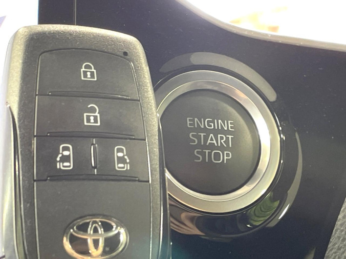 2022 Toyota Voxy 6BA-MZRA90W (UW-6a2632ad9fcd9)[20]