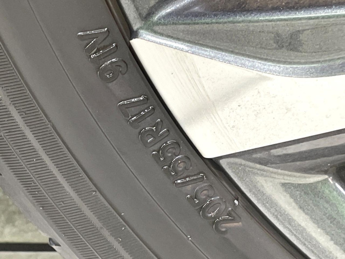2022 Toyota Voxy 6BA-MZRA90W (UW-6a2632ad9fcd9)[13]