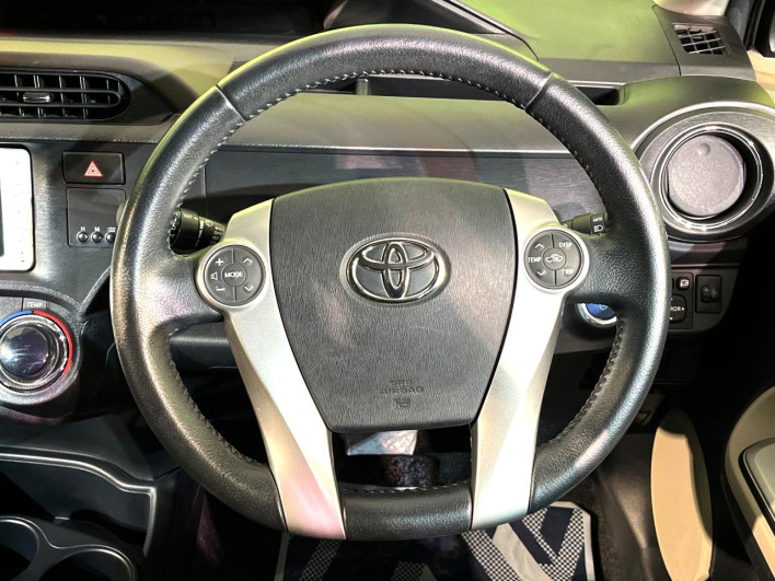 2012 Toyota Aqua DAA-NHP10 (UW-6a2632b560d7b)[5]