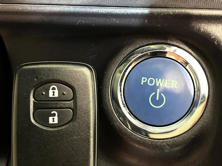 2012 Toyota Aqua DAA-NHP10 (UW-6a2632b560d7b)[12]