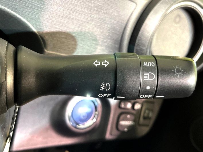 2012 Toyota Aqua DAA-NHP10 (UW-6a2632b560d7b)[25]