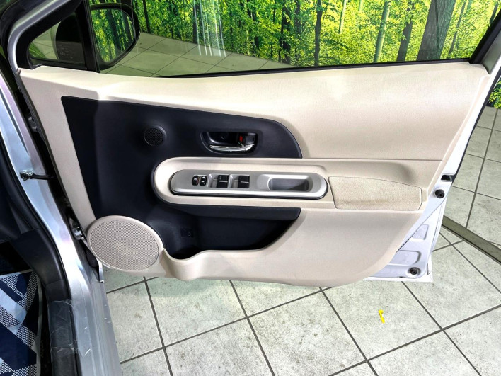 2012 Toyota Aqua DAA-NHP10 (UW-6a2632b560d7b)[6]