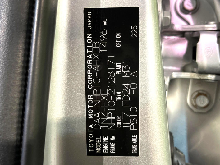 2012 Toyota Aqua DAA-NHP10 (UW-6a2632b560d7b)[1]