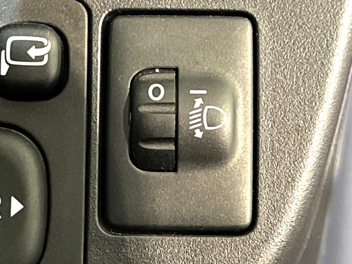 2012 Toyota Aqua DAA-NHP10 (UW-6a2632b560d7b)[8]