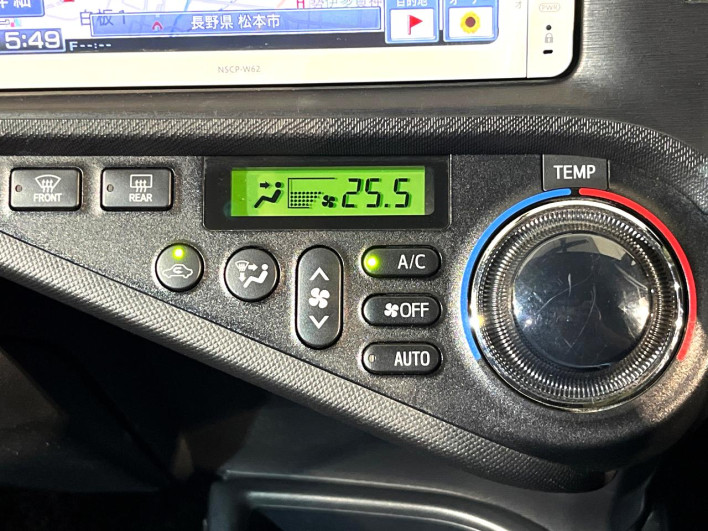 2012 Toyota Aqua DAA-NHP10 (UW-6a2632b560d7b)[16]