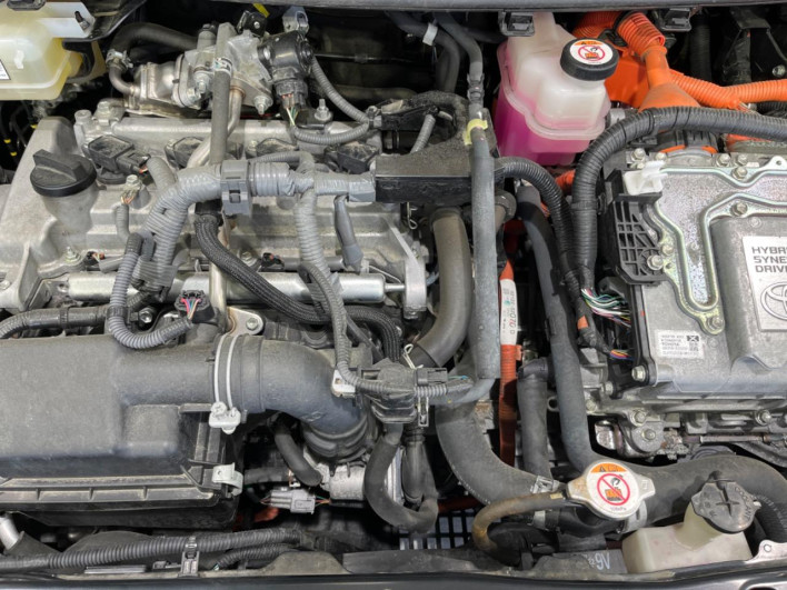 2019 Toyota Aqua DAA-NHP10 (UW-6a2632b73bbde)[4]