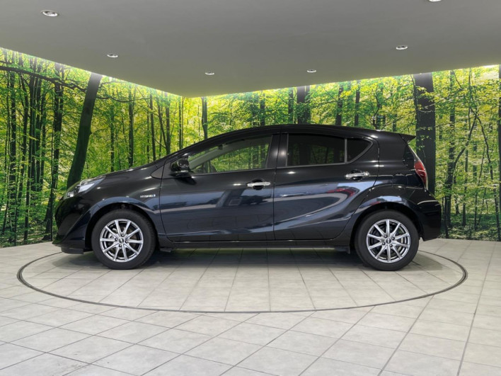 2019 Toyota Aqua DAA-NHP10 (UW-6a2632b73bbde)[14]