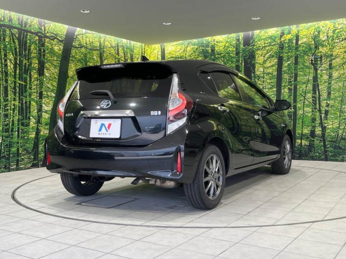 2019 Toyota Aqua DAA-NHP10 (UW-6a2632b73bbde)[11]