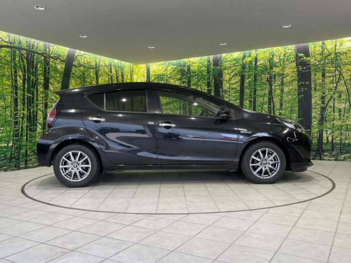 2019 Toyota Aqua DAA-NHP10 (UW-6a2632b73bbde)[10]