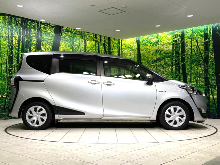 2016 Toyota Sienta DAA-NHP170G (UW-6a2632bbe6460)[10]