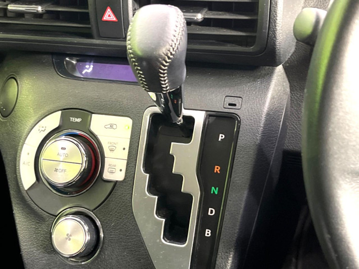 2016 Toyota Sienta DAA-NHP170G (UW-6a2632bbe6460)[29]