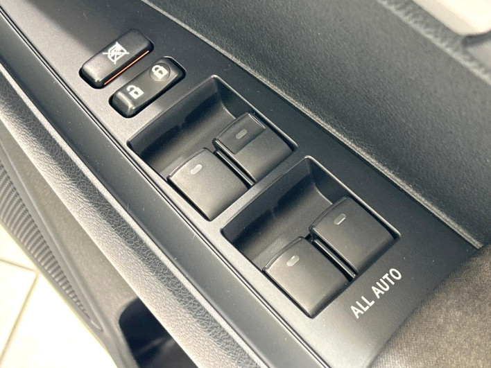 2015 Toyota Corolla Axio DBA-NRE161 (UW-6a2632bd7c805)[28]