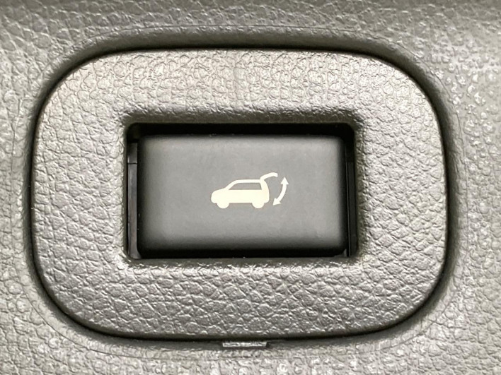 2019 Nissan Elgrand DBA-TE52 (UW-6a2632e5c06f2)[13]