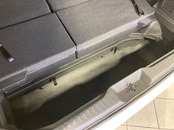 2019 Nissan Elgrand DBA-TE52 (UW-6a2632e5c06f2)[11]