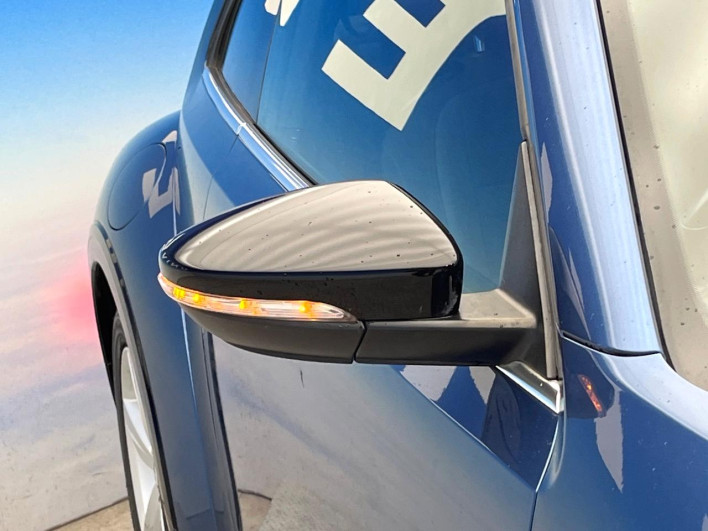 2017 Volkswagen The Beetle ABA-16CZD (UW-6a2632fd92e27)[12]