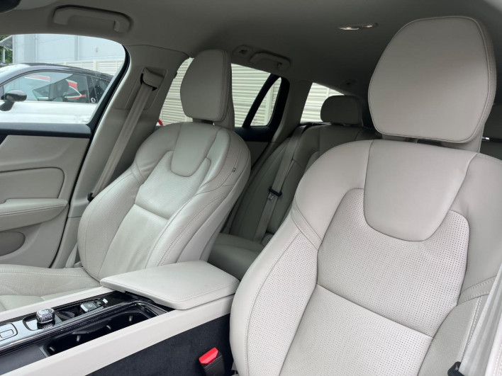 2023 Volvo V60 5AA-ZB420TM (UW-6a26330367d00)[15]