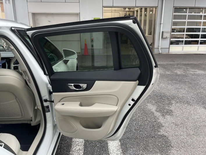 2023 Volvo V60 5AA-ZB420TM (UW-6a26330367d00)[25]