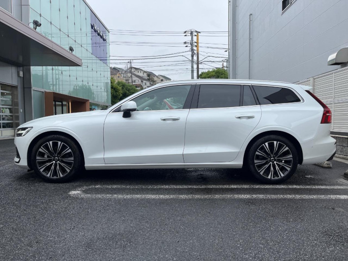 2023 Volvo V60 5AA-ZB420TM (UW-6a26330367d00)[10]