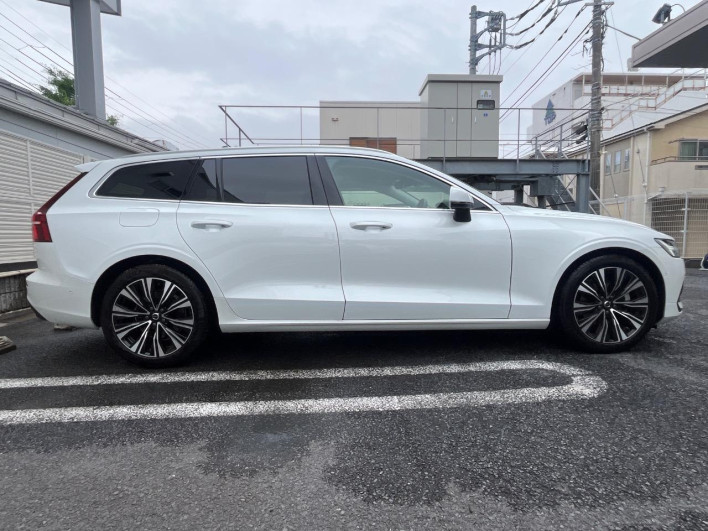2023 Volvo V60 5AA-ZB420TM (UW-6a26330367d00)[7]