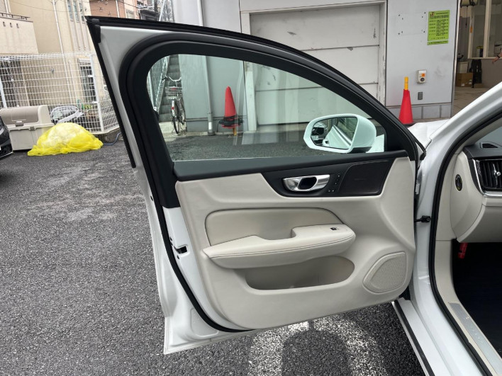 2023 Volvo V60 5AA-ZB420TM (UW-6a26330367d00)[14]