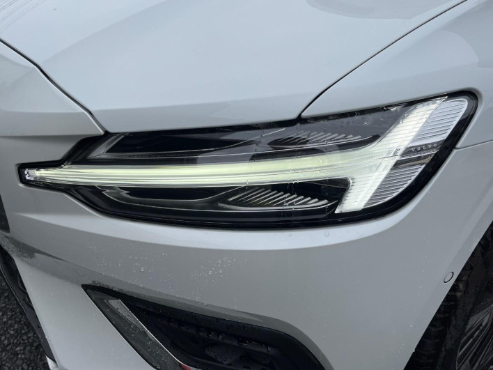 2023 Volvo V60 5AA-ZB420TM (UW-6a26330367d00)[11]