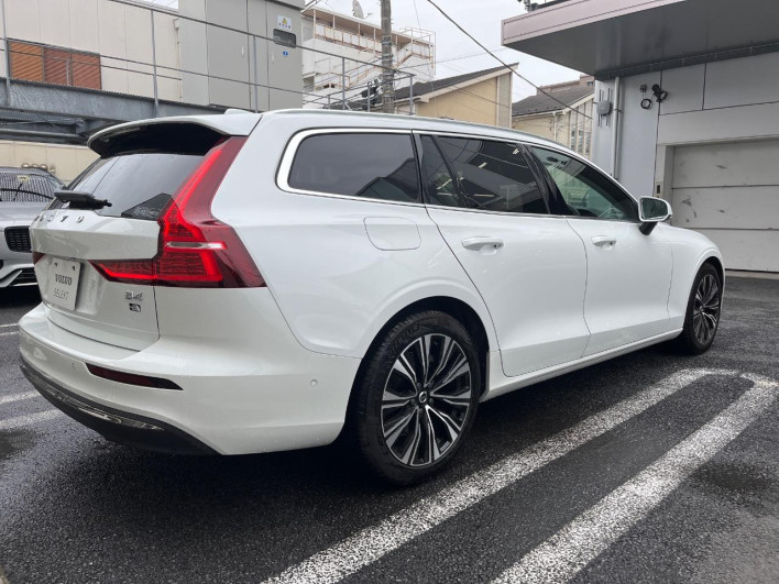 2023 Volvo V60 5AA-ZB420TM (UW-6a26330367d00)[8]
