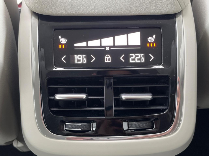 2023 Volvo V60 5AA-ZB420TM (UW-6a26330367d00)[26]