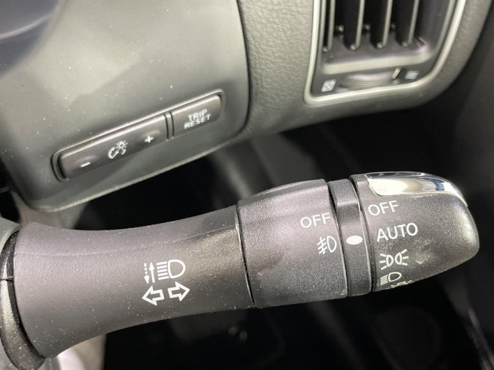 2017 Nissan Skyline DBA-YV37 (UW-6a263303c8de0)[13]