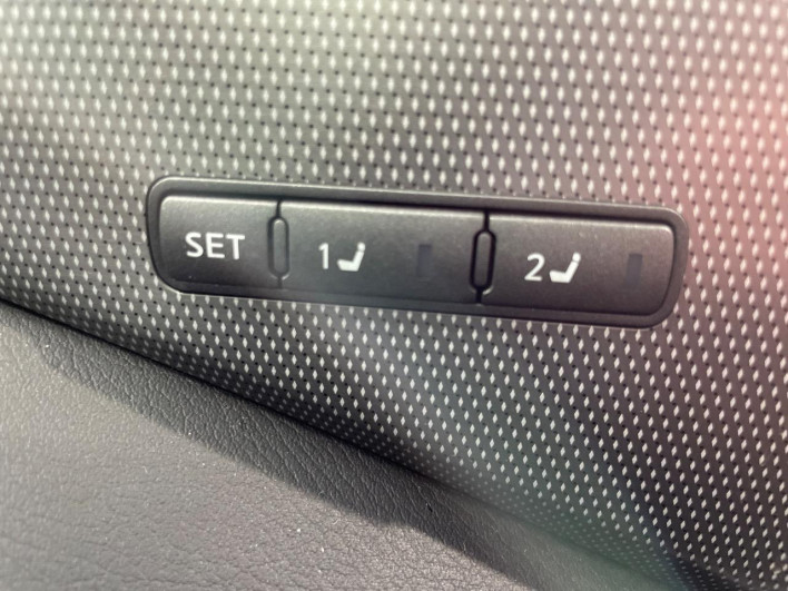 2017 Nissan Skyline DBA-YV37 (UW-6a263303c8de0)[26]