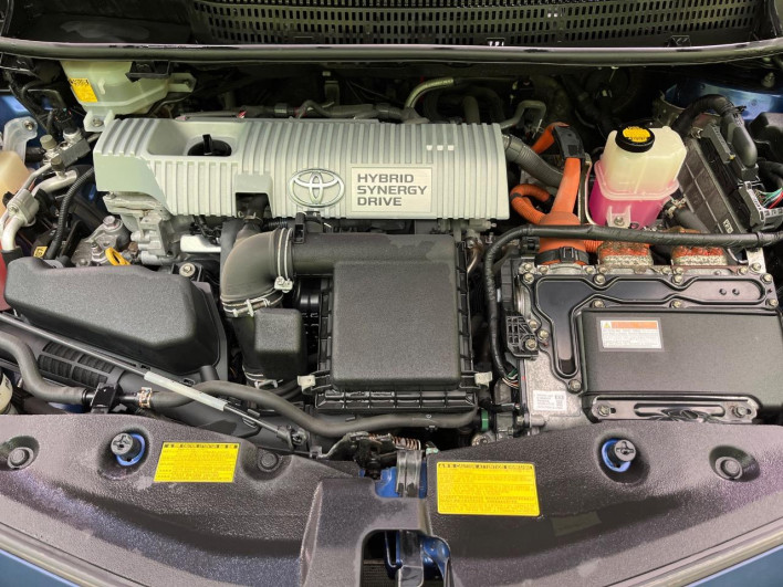 2013 Toyota Prius α DAA-ZVW41W (UW-6a26331ee3c24)[26]