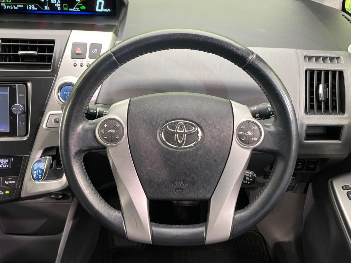 2013 Toyota Prius α DAA-ZVW41W (UW-6a26331ee3c24)[22]