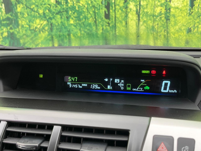 2013 Toyota Prius α DAA-ZVW41W (UW-6a26331ee3c24)[27]