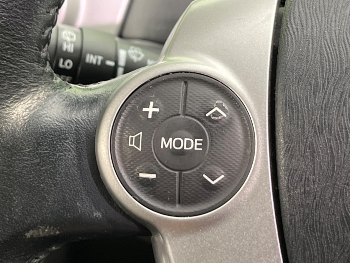 2013 Toyota Prius α DAA-ZVW41W (UW-6a26331ee3c24)[29]
