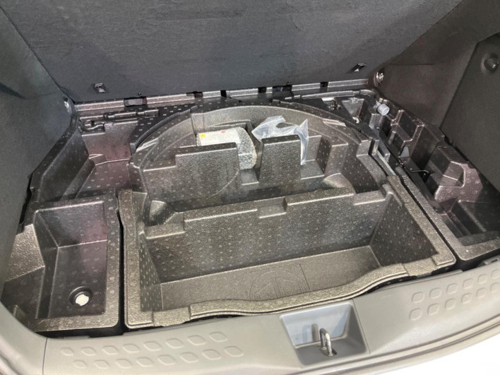2017 Toyota C-HR DAA-ZYX10 (UW-6a2633328996c)[27]