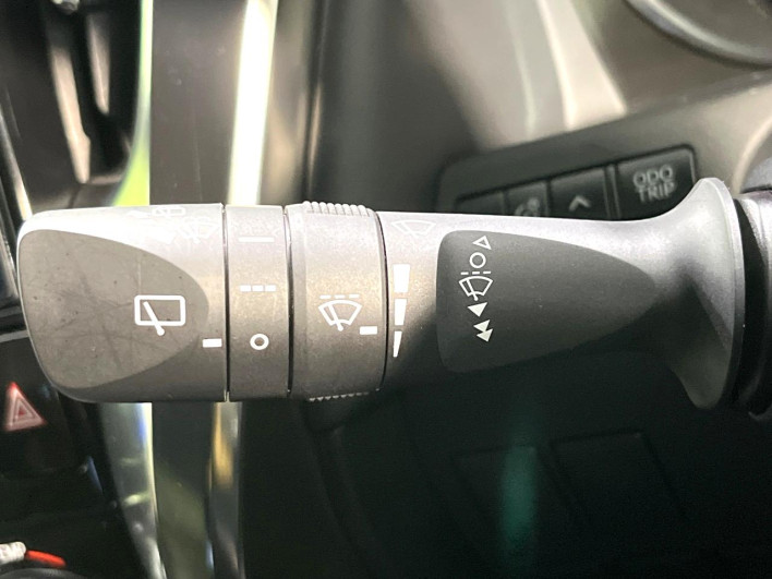 2017 Toyota Alphard DBA-AGH30W (UW-6a27838a03249)[26]