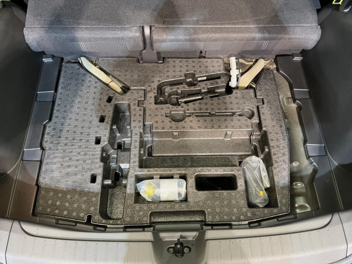 2021 Nissan Note 6AA-E13 (UW-6a2783f1e9772)[29]