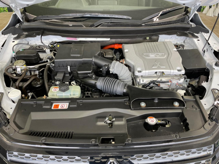 2023 Mitsubishi Eclipse Cross PHEV 5LA-GL3W (UW-6a278412e3d76)[4]