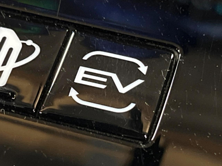 2022 Mitsubishi OUTLANDER PHEV 5LA-GN0W (UW-6a2784147e8e4)[15]