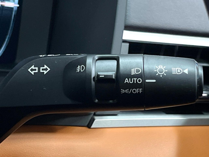 2022 Mitsubishi OUTLANDER PHEV 5LA-GN0W (UW-6a2784147e8e4)[18]