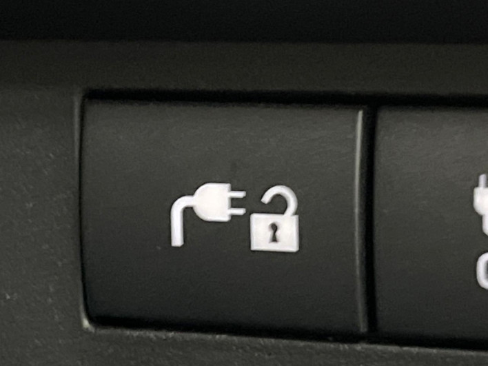 2022 Mitsubishi OUTLANDER PHEV 5LA-GN0W (UW-6a2784147e8e4)[26]