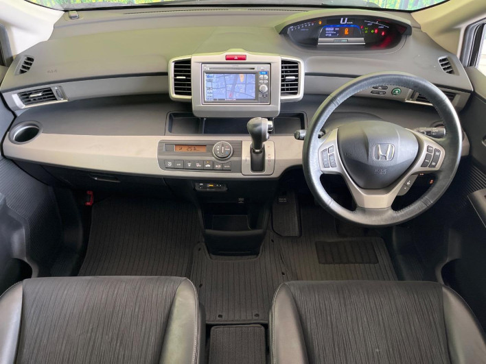 2013 Honda Freed hybrid DAA-GP3 (UW-6a27841574c97)[25]