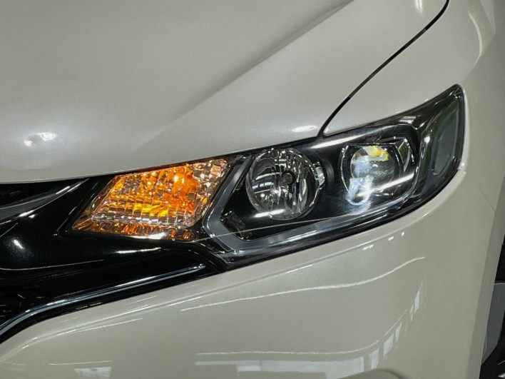 2016 Honda Fit Hybrid DAA-GP5 (UW-6a27841689224)[10]