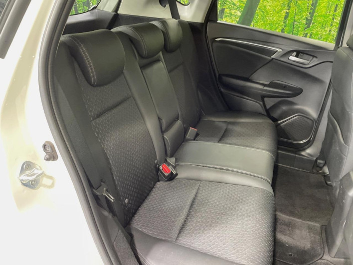 2016 Honda Fit Hybrid DAA-GP5 (UW-6a27841689224)[28]