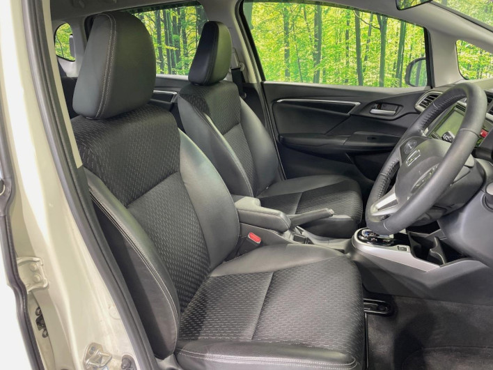 2016 Honda Fit Hybrid DAA-GP5 (UW-6a27841689224)[29]