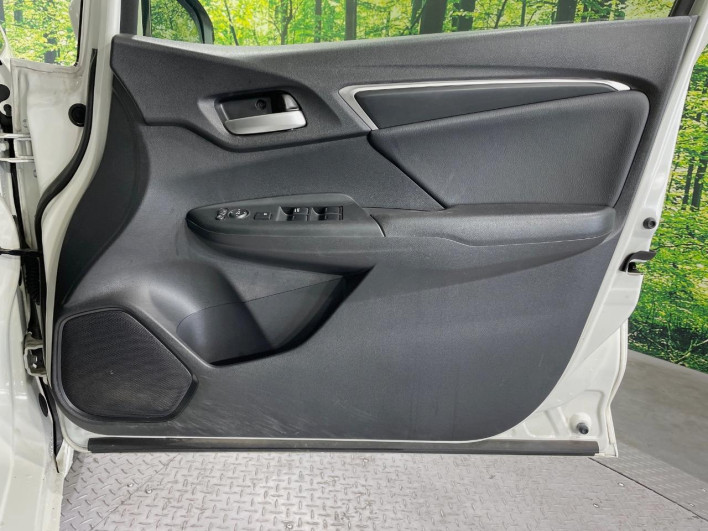 2016 Honda Fit Hybrid DAA-GP5 (UW-6a27841689224)[25]