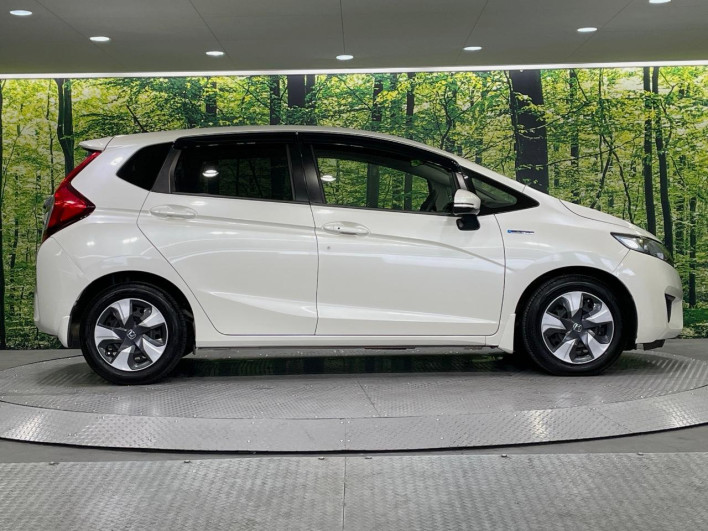 2016 Honda Fit Hybrid DAA-GP5 (UW-6a27841689224)[15]